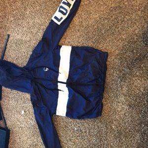 Dark blue windbreaker. Comfortable to wear.
